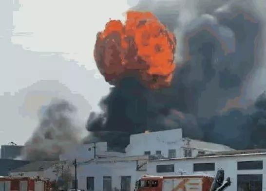 令人震惊!员工救火用嘴吹,造成19人死亡事故